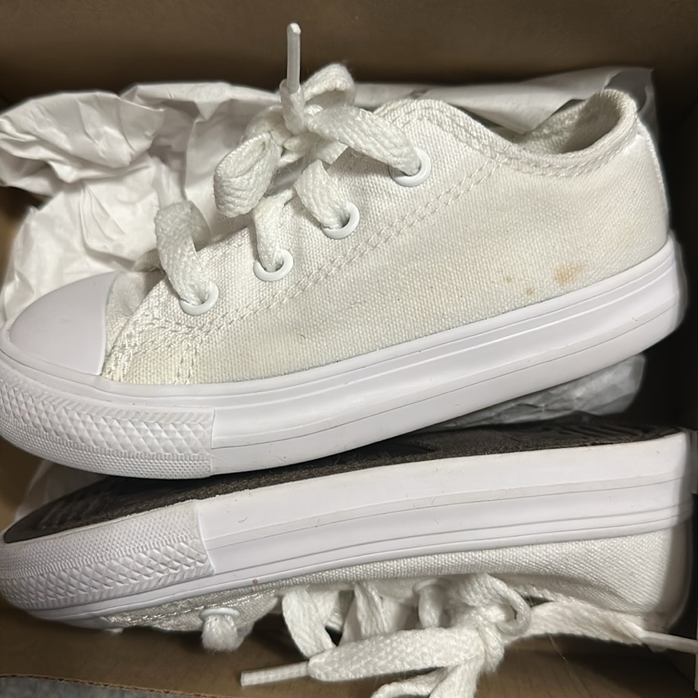 Converse - Picture 2 of 4